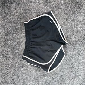 Women’s Nike Tempo Dry Core 3” Running Shorts.